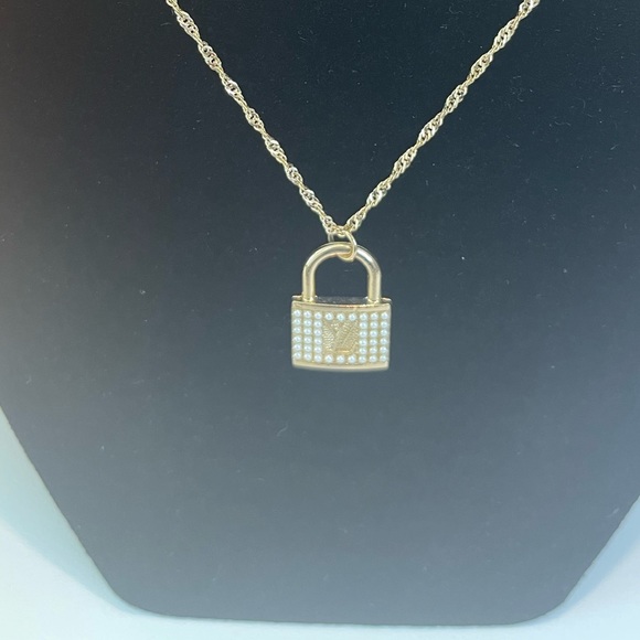 Louis Vuitton Button and Charm - Picture 4 of 5